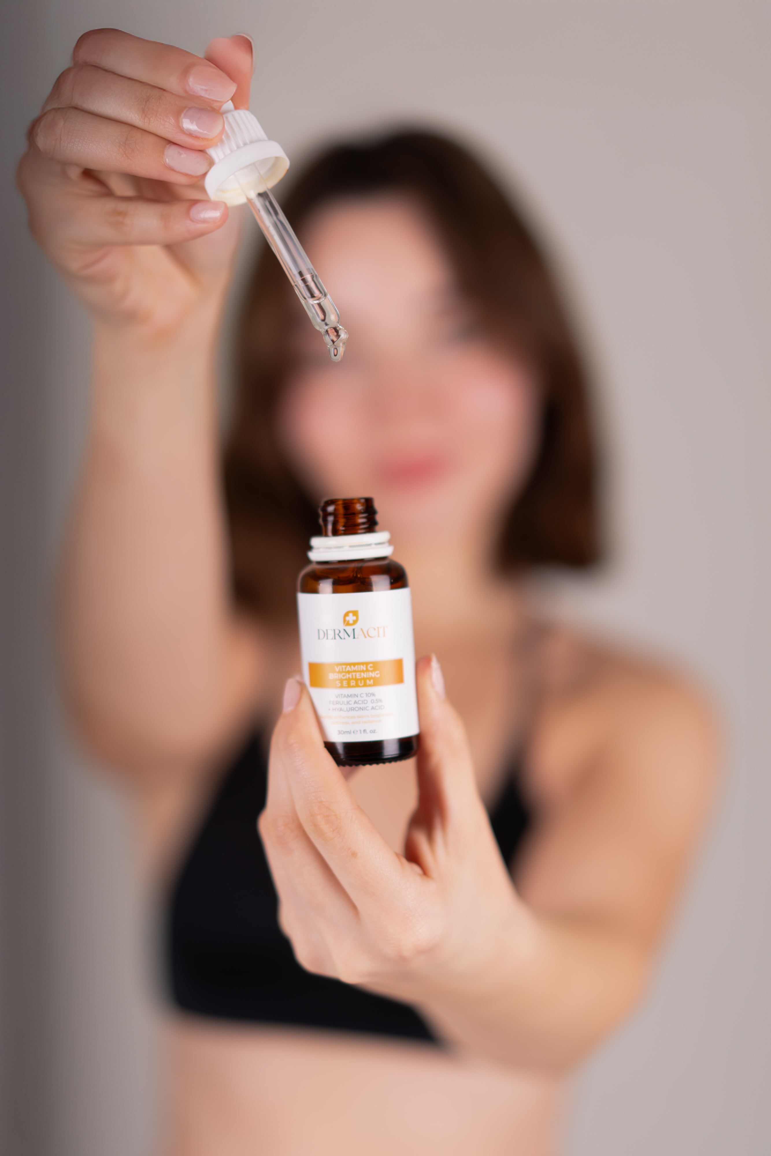 Dermacit Vitamin C Serum Model